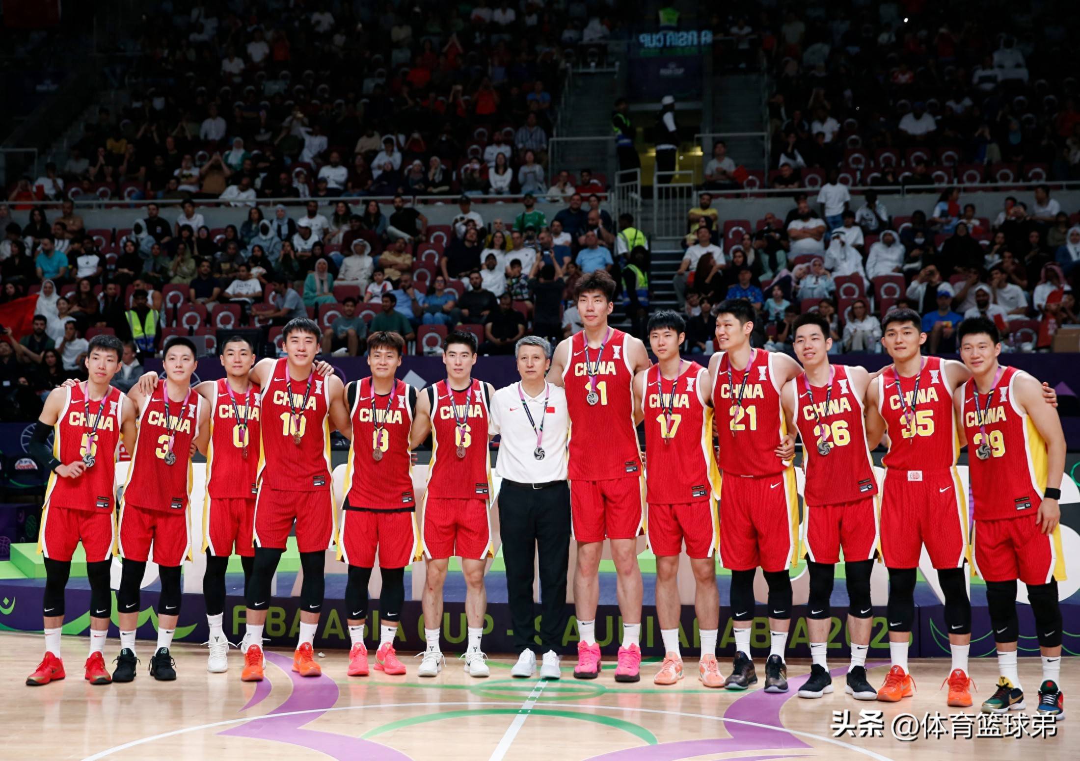 爱游戏2026-福建队碾压猛龙，高诗岩关键制胜