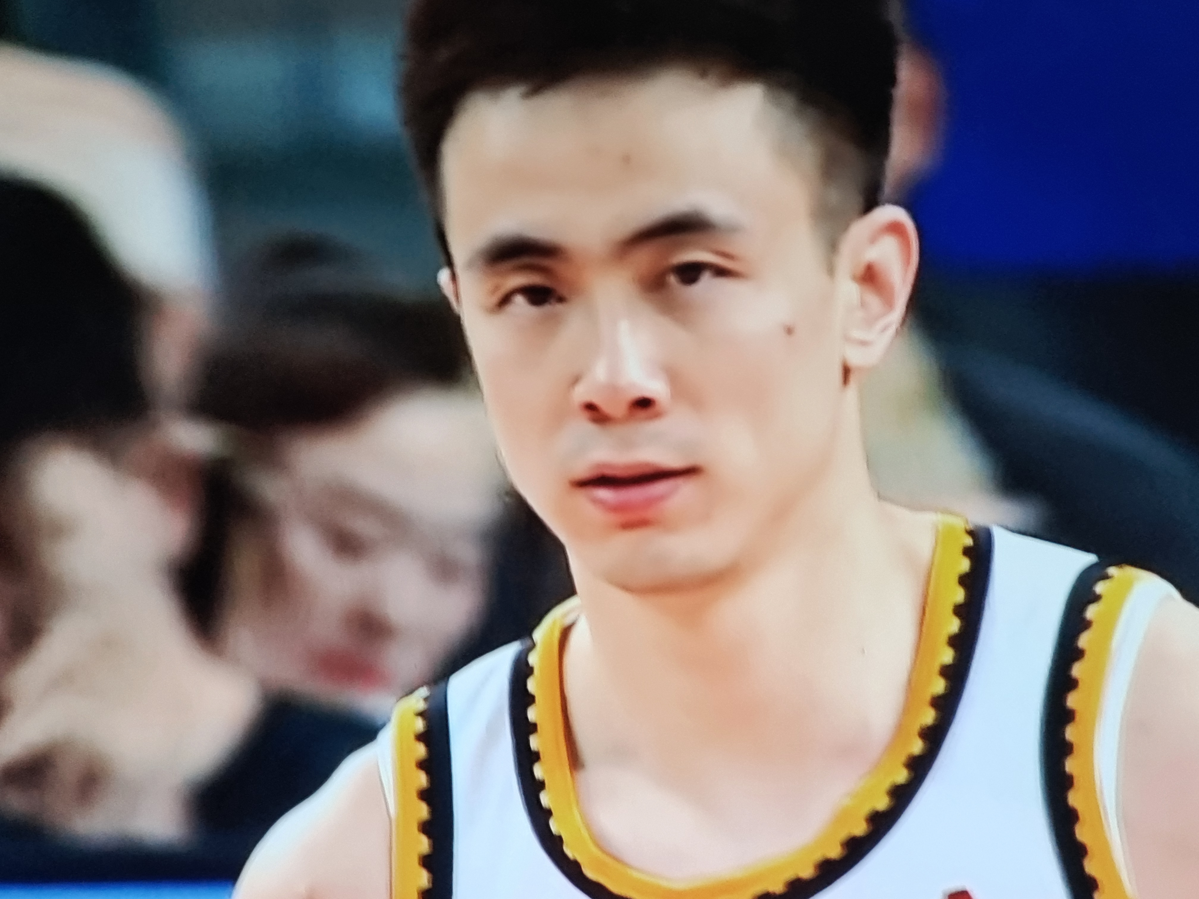 新疆队轻取四川队，赵继伟惊艳四座