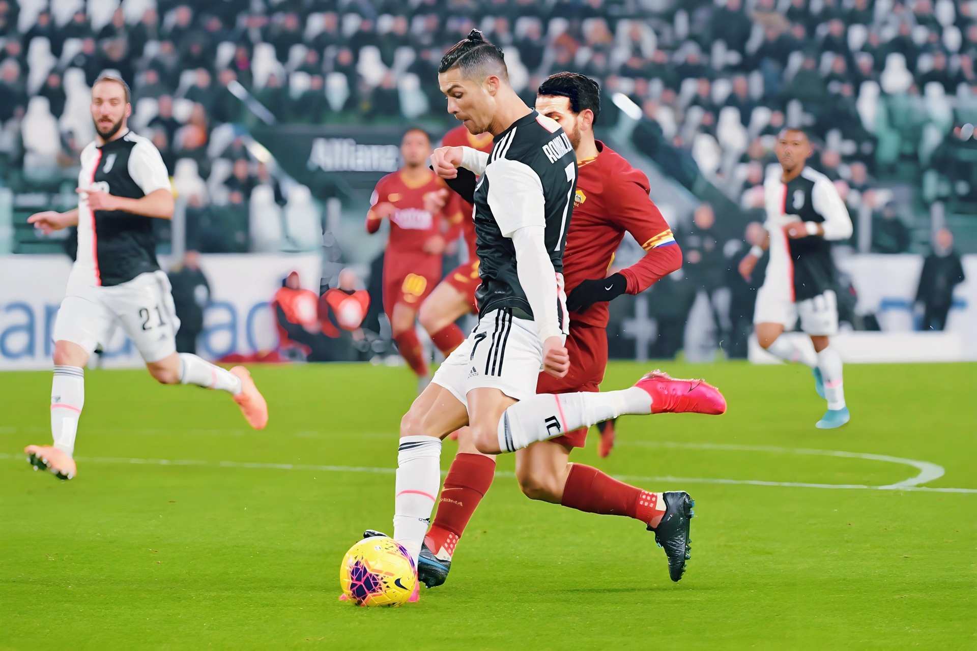 巴西力克曼联，C罗带队取胜